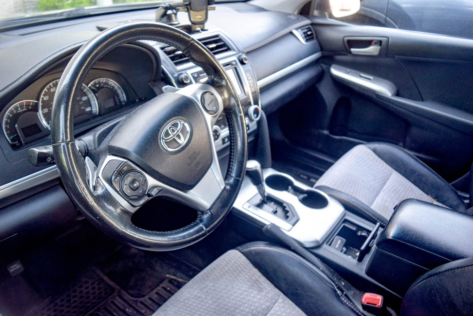 Used 2012 Toyota Camry SE FWD image 22