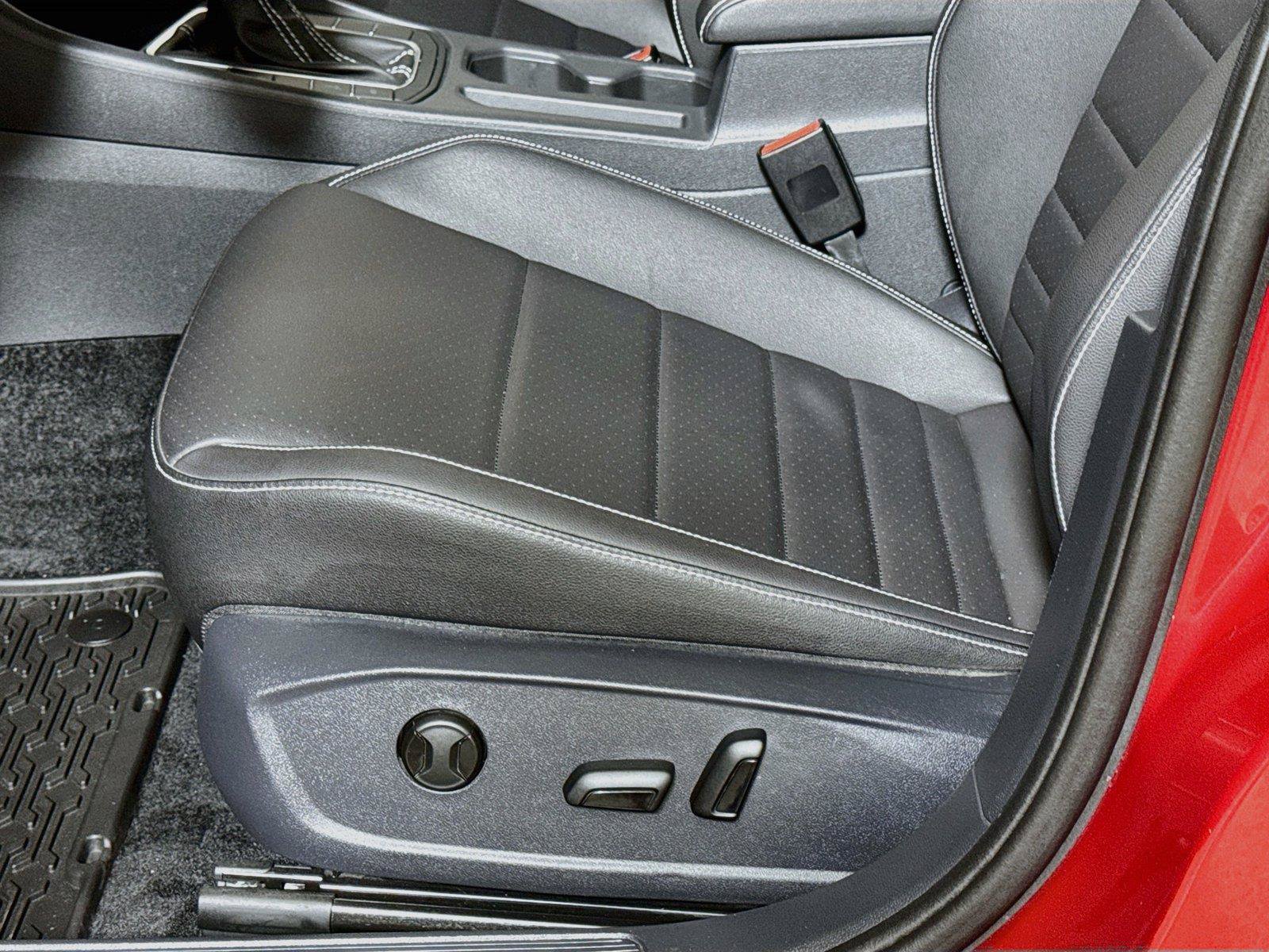 Used 2024 Volkswagen Jetta SE FWD image 16