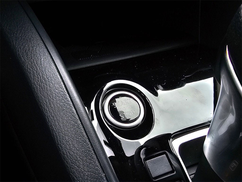 New 2025 Nissan Versa SR w/ Trunk Package image 11