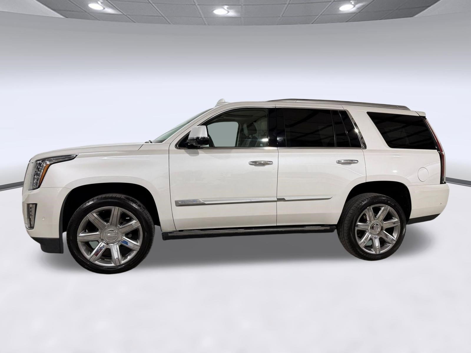 Used 2017 Cadillac Escalade Premium Luxury RWD image 2
