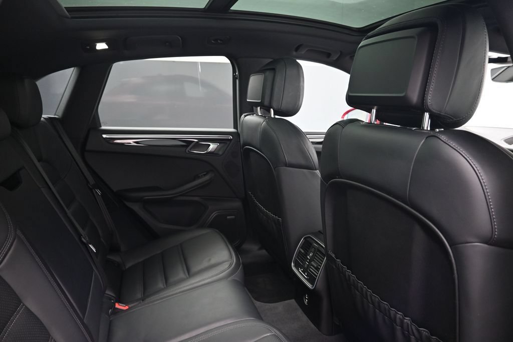 Certified 2024 Porsche Macan AWD/4WD image 7