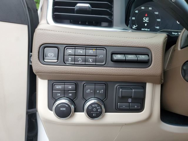 Used 2022 GMC Yukon XL Denali w/ Advanced Technology Package AWD/4WD image 29