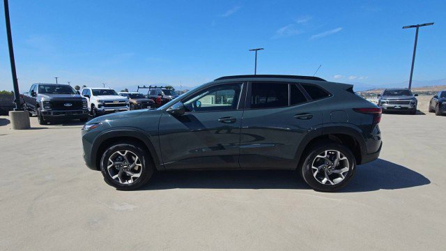 Used 2025 Chevrolet Trax LT w/ Sunroof Package FWD image 5