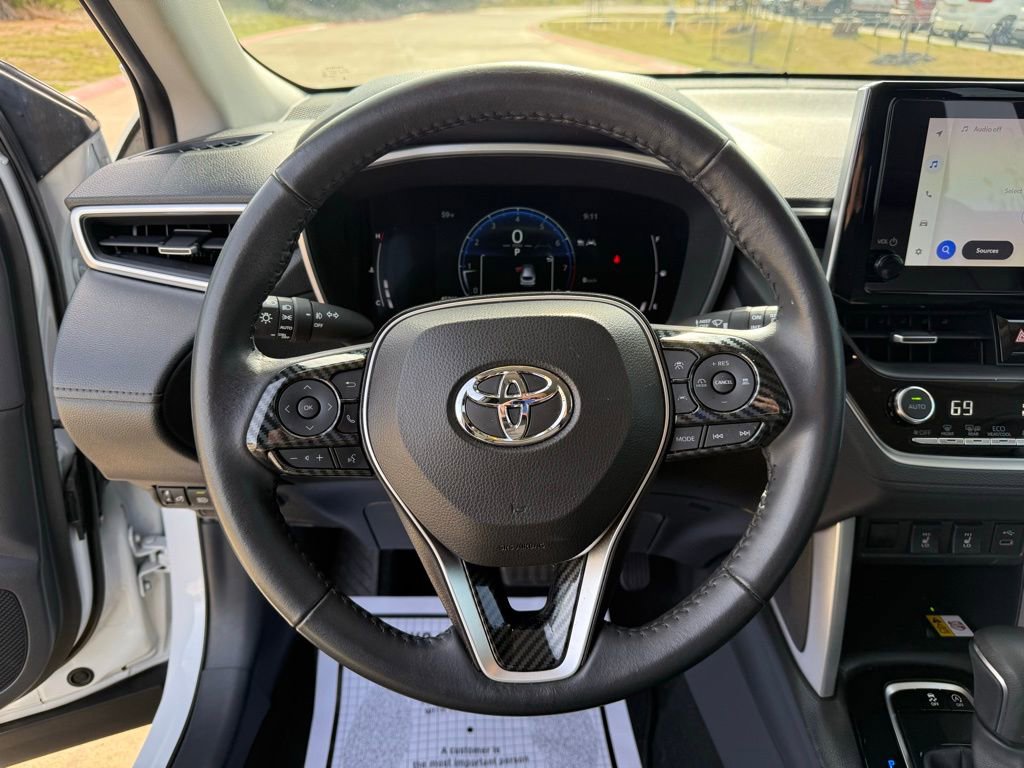 Used 2023 Toyota Corolla Cross XLE image 16