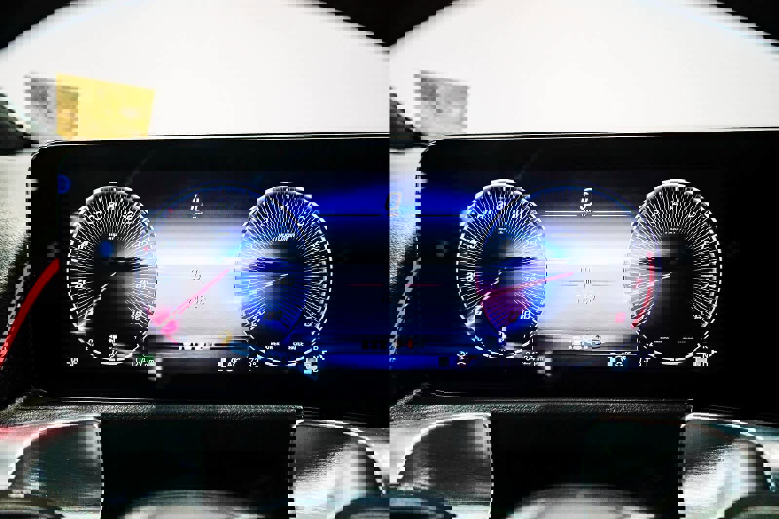 Used 2025 Mercedes-Benz GLB 250 image 24