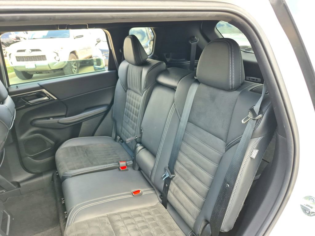 Used 2022 Mitsubishi Outlander SE image 21