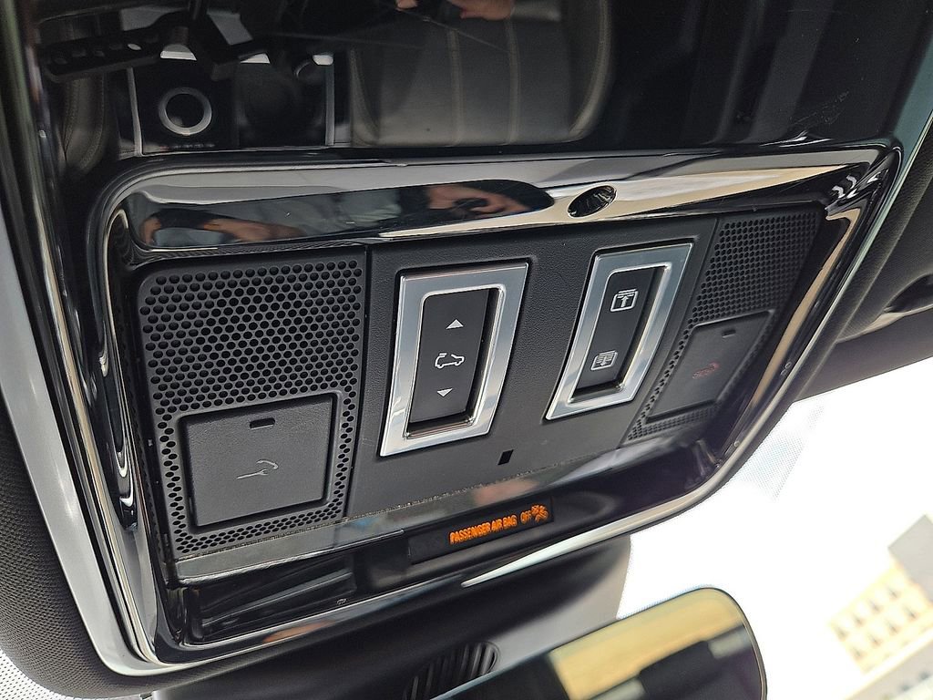 Used 2020 Land Rover Range Rover Velar R-Dynamic S AWD/4WD image 30