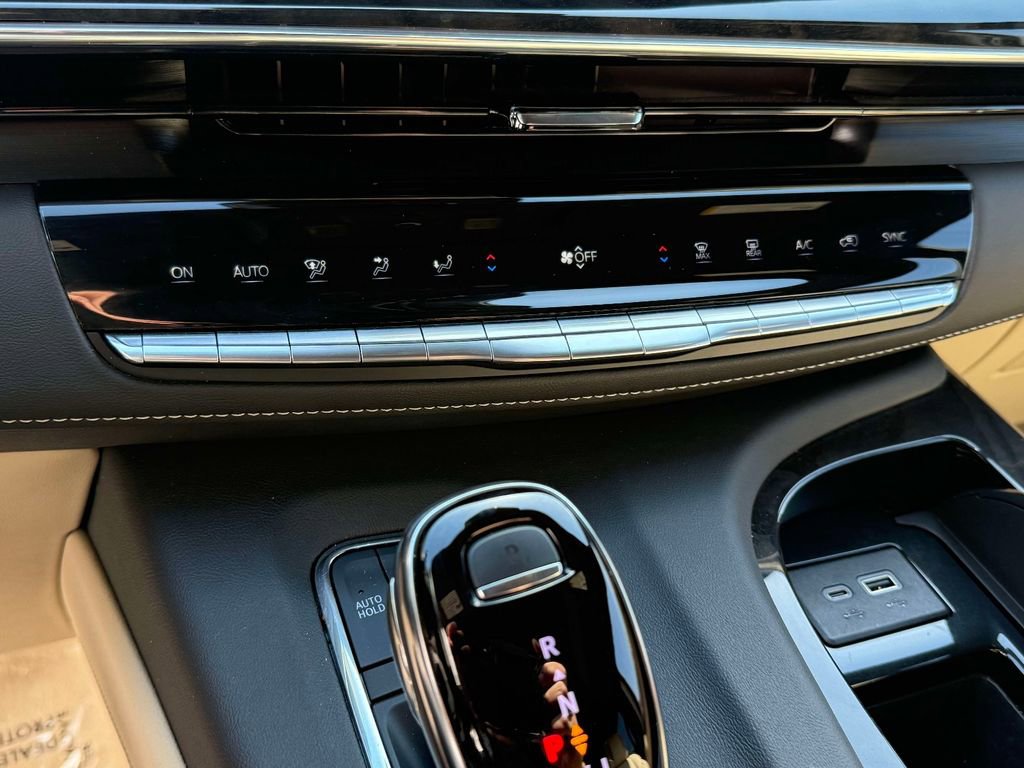 Used 2024 Cadillac Escalade ESV Premium Luxury w/ Performance Package image 27