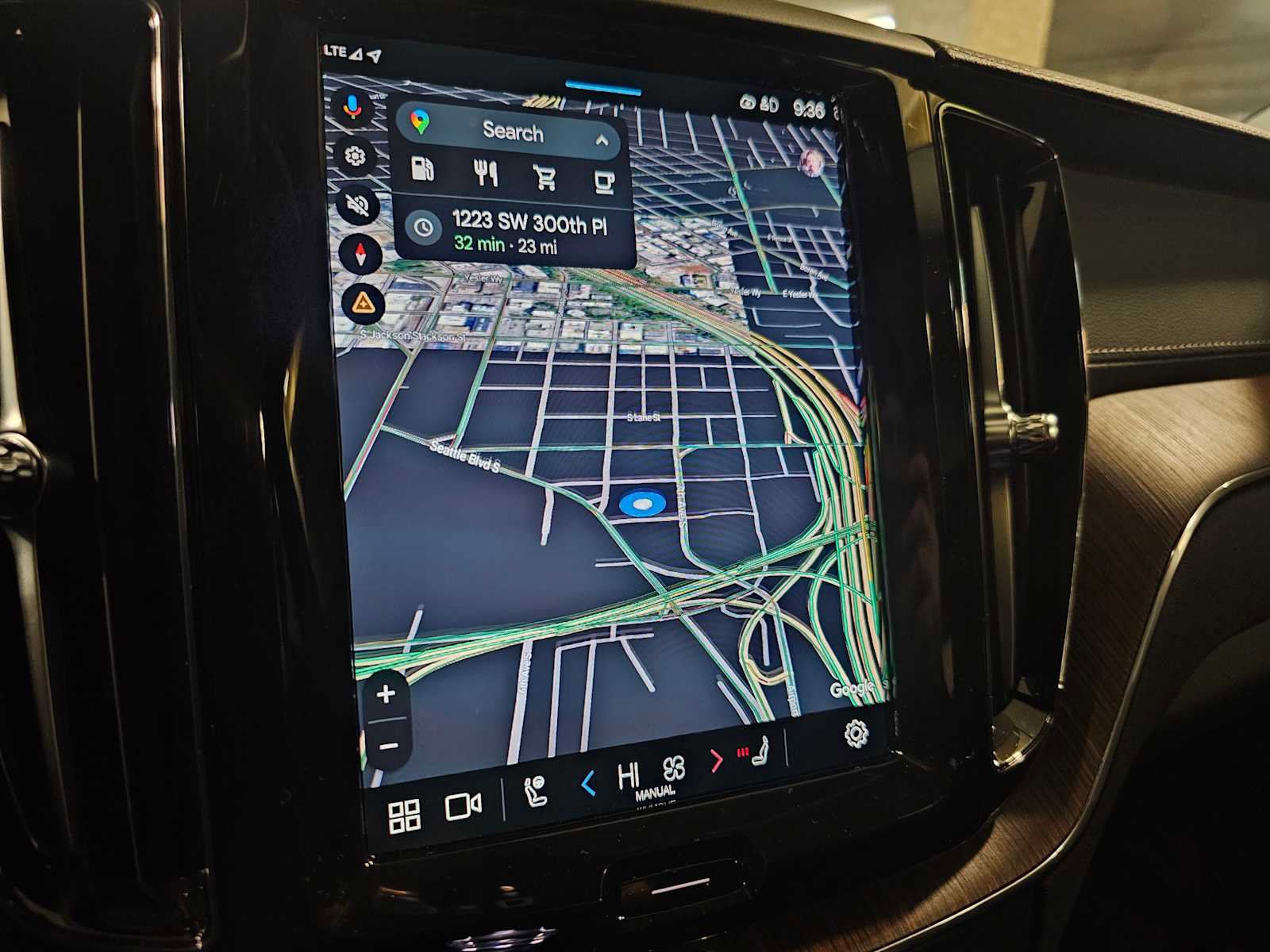 Used 2024 Volvo XC60 B5 Ultimate w/ Protection Package Premier image 15