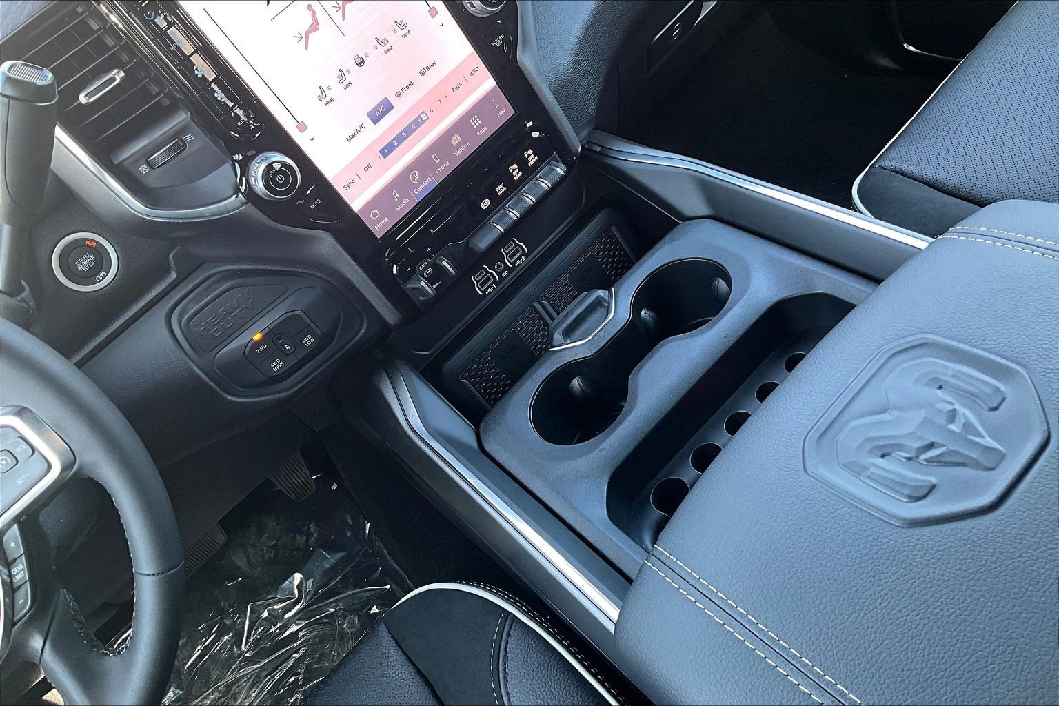 New 2026 RAM 2500 Laramie AWD/4WD image 12