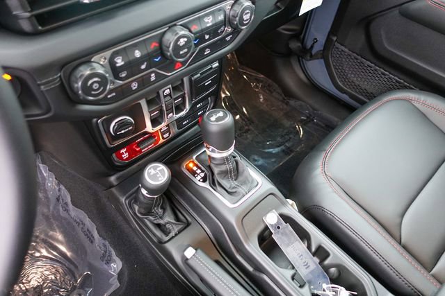 New 2026 Jeep Wrangler Unlimited Rubicon w/ Technology Group image 21