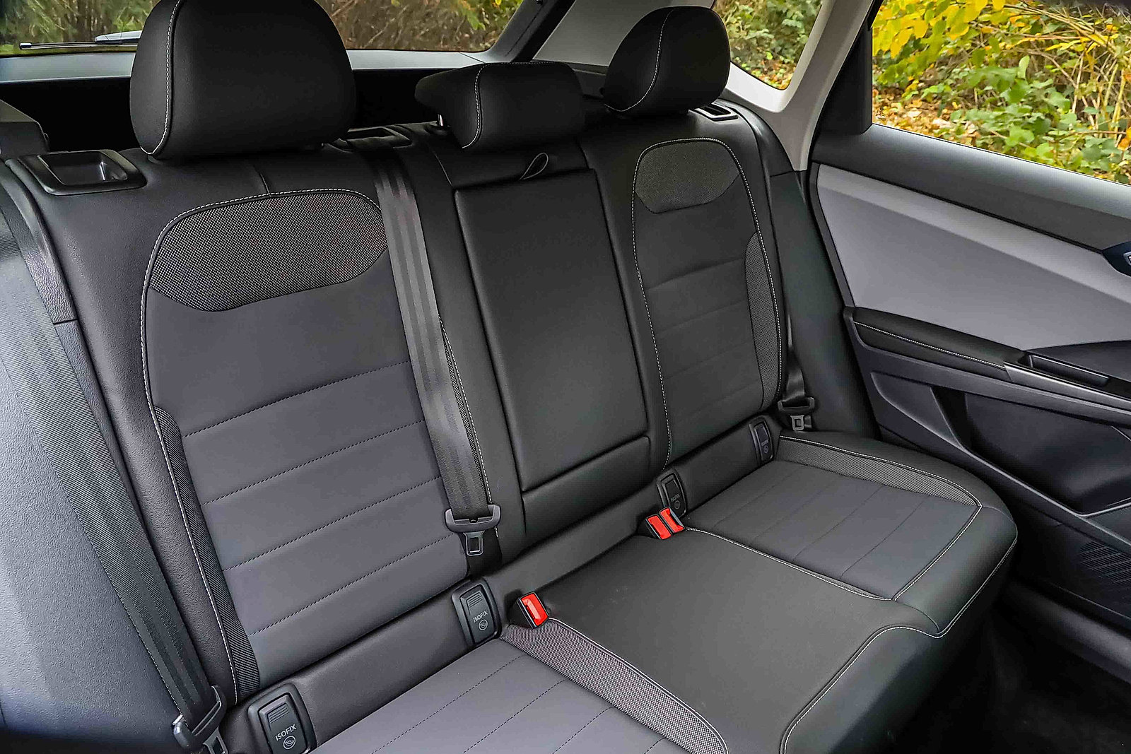 Used 2024 Volkswagen Taos SE image 25