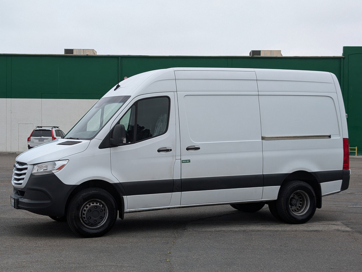 Used 2019 Freightliner Sprinter 2500 image 2