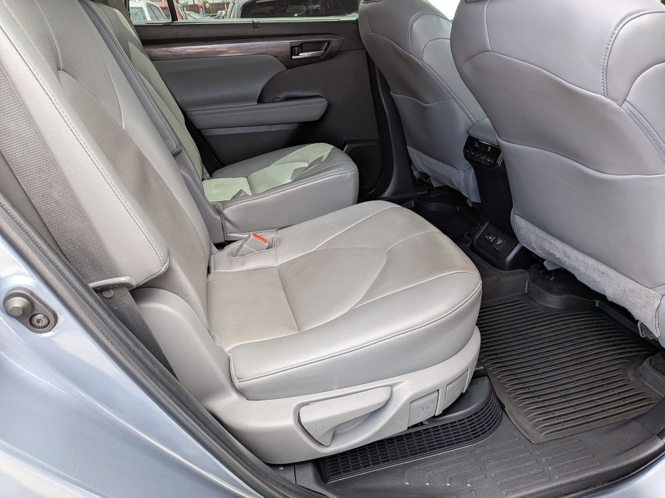 Used 2023 Toyota Highlander Limited AWD/4WD image 33
