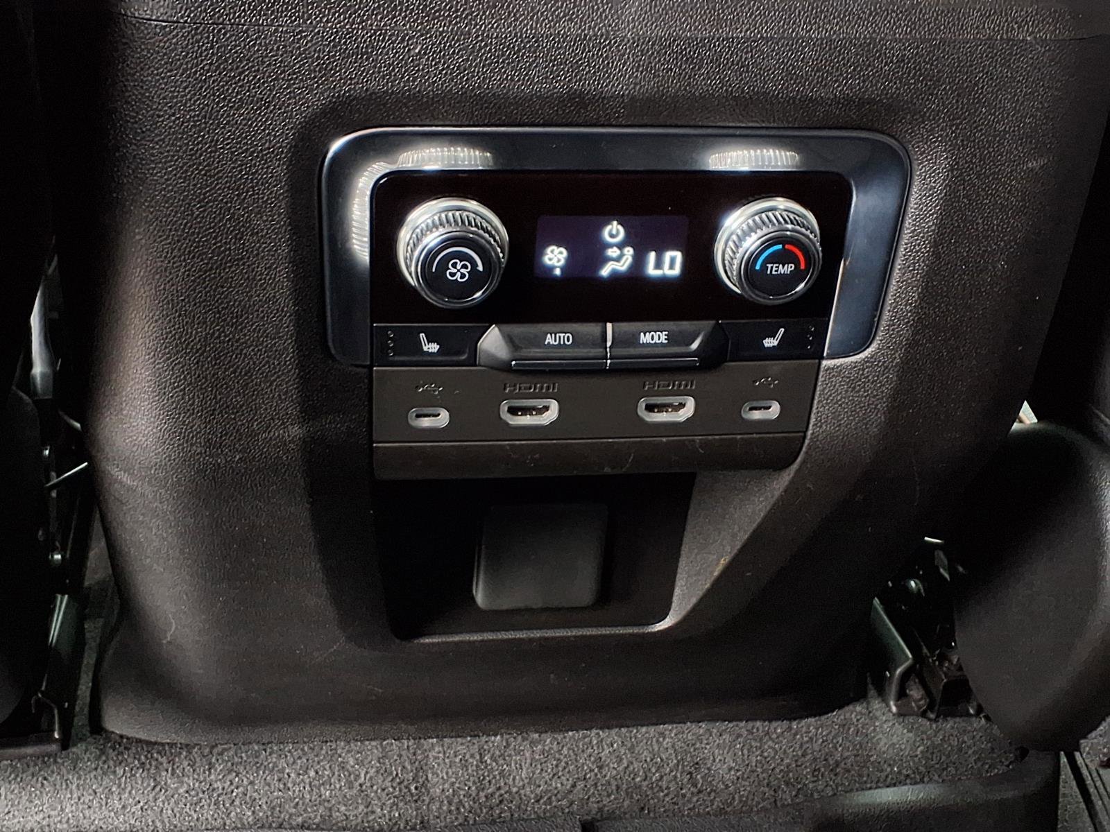 Used 2021 GMC Yukon XL AT4 w/ AT4 Premium Package AWD/4WD image 11