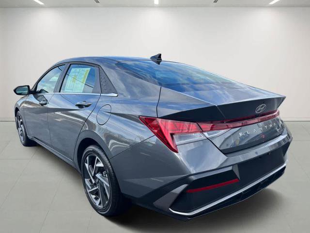 Used 2025 Hyundai Elantra SEL FWD image 10