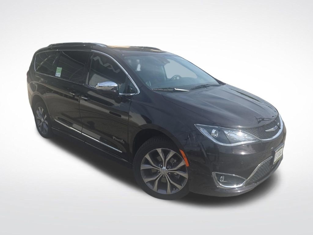 Used 2018 Chrysler Pacifica Limited w/ Tire & Wheel Group FWD image 7