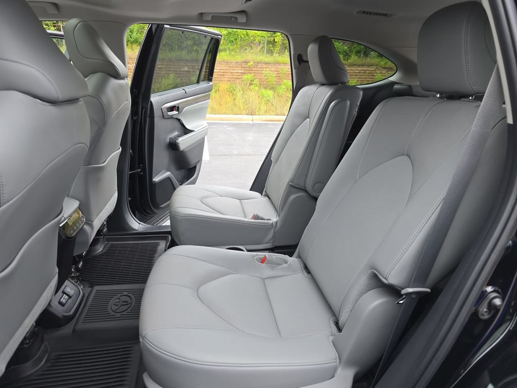 Certified 2025 Toyota Highlander Limited AWD/4WD image 18