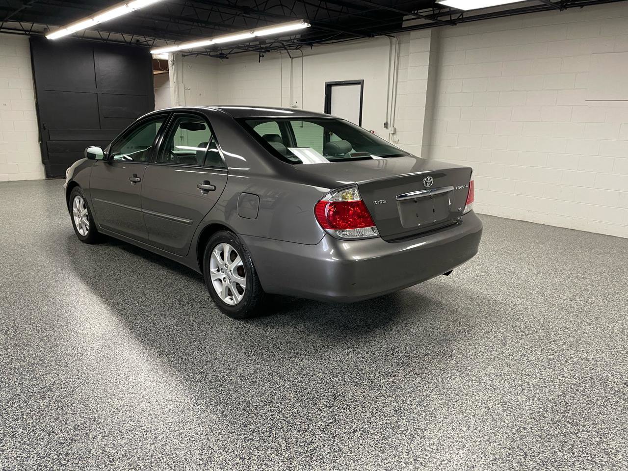 Used 2005 Toyota Camry XLE FWD image 7