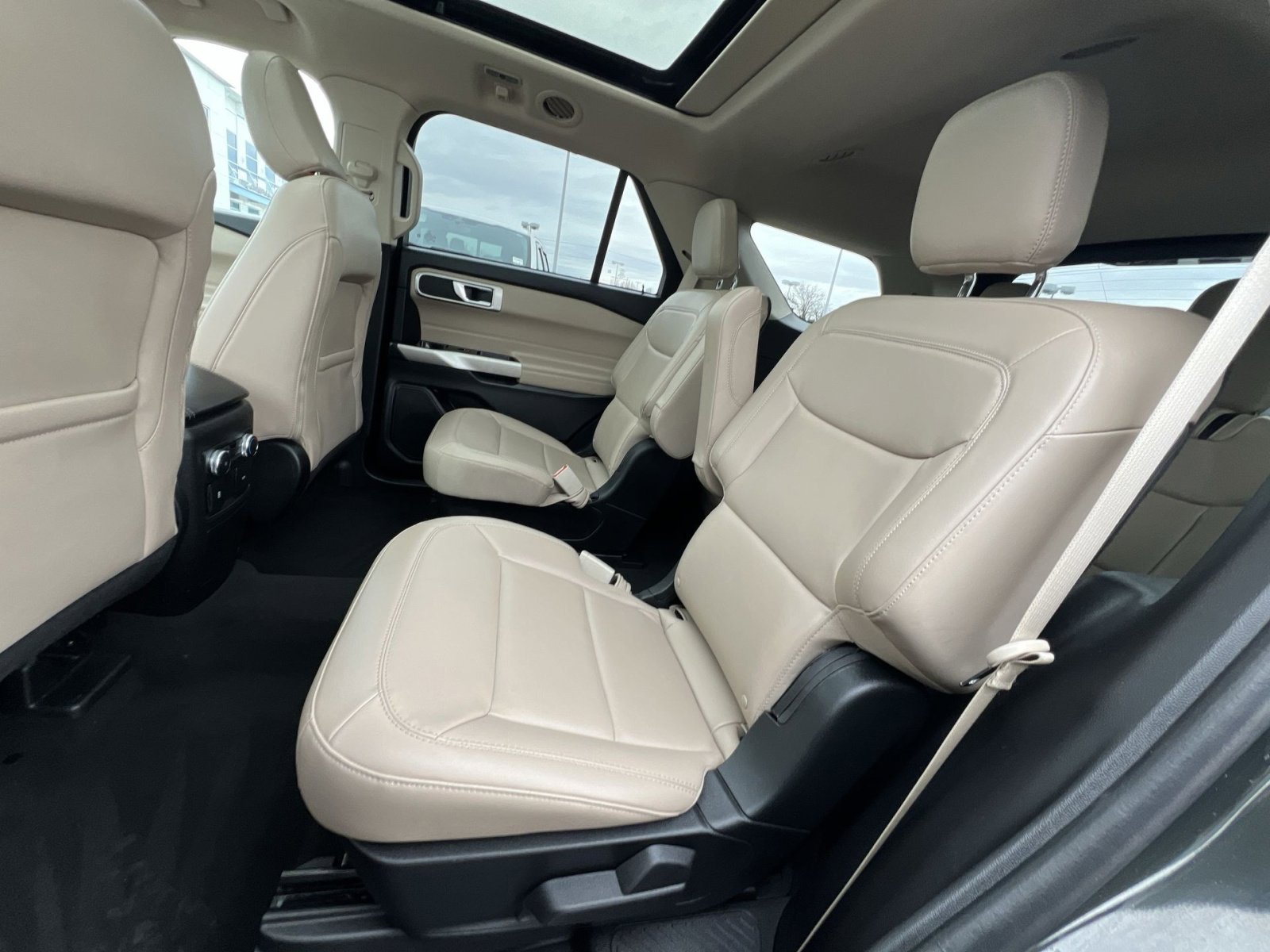 Used 2023 Ford Explorer XLT w/ Equipment Group 202A image 25