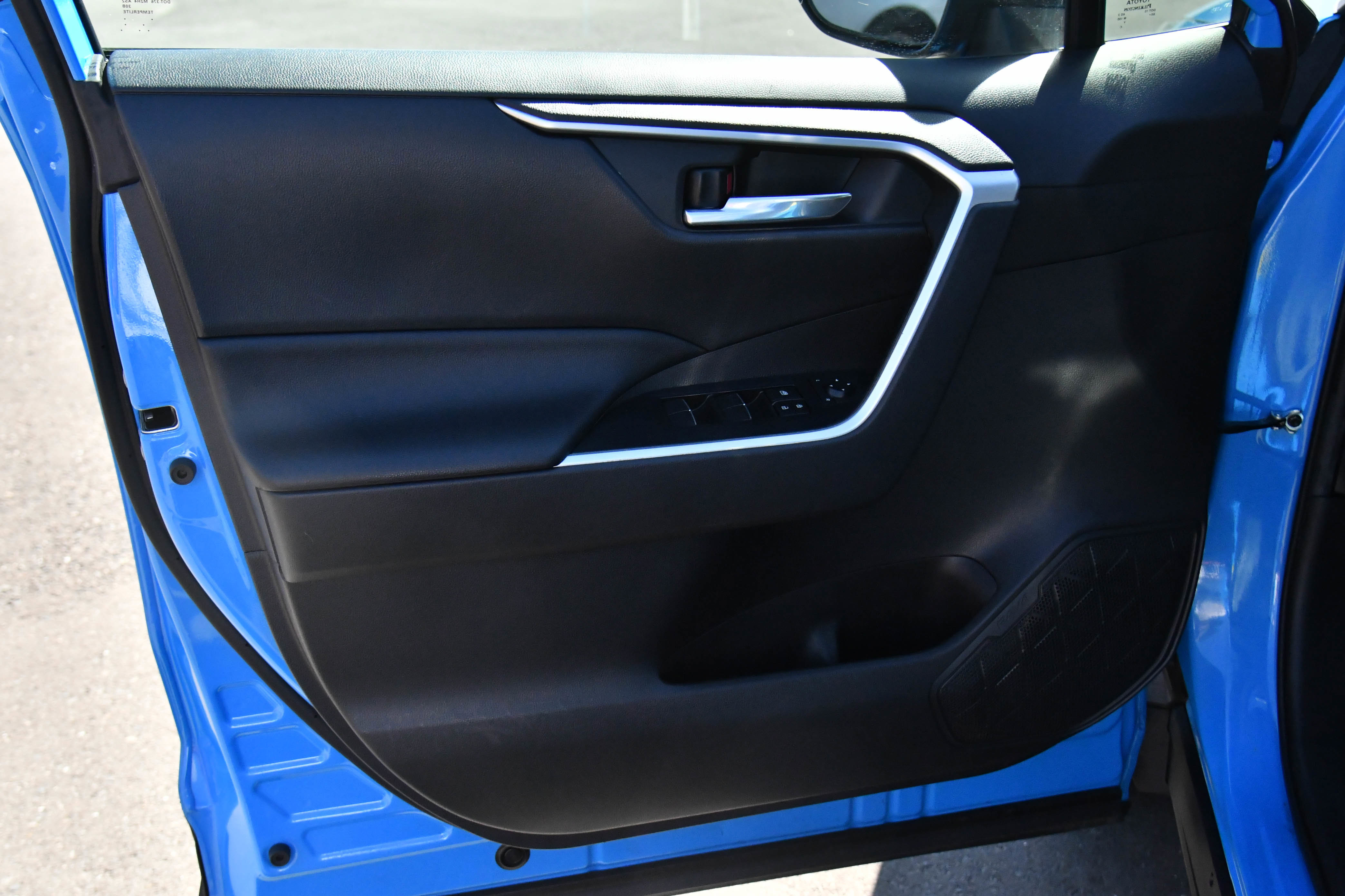 Used 2020 Toyota RAV4 XLE Premium FWD image 14