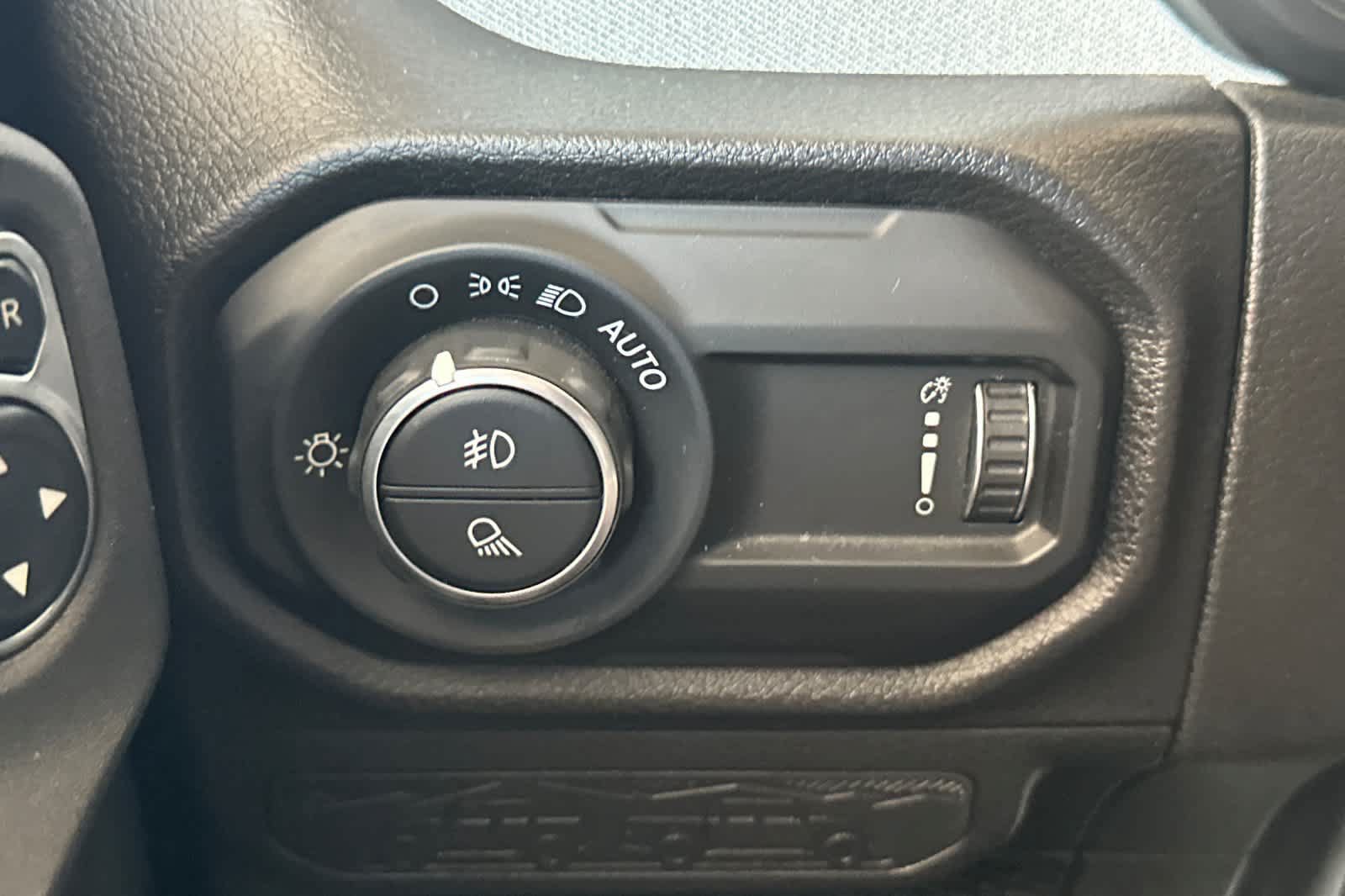 Used 2024 Jeep Gladiator Sport AWD/4WD image 29