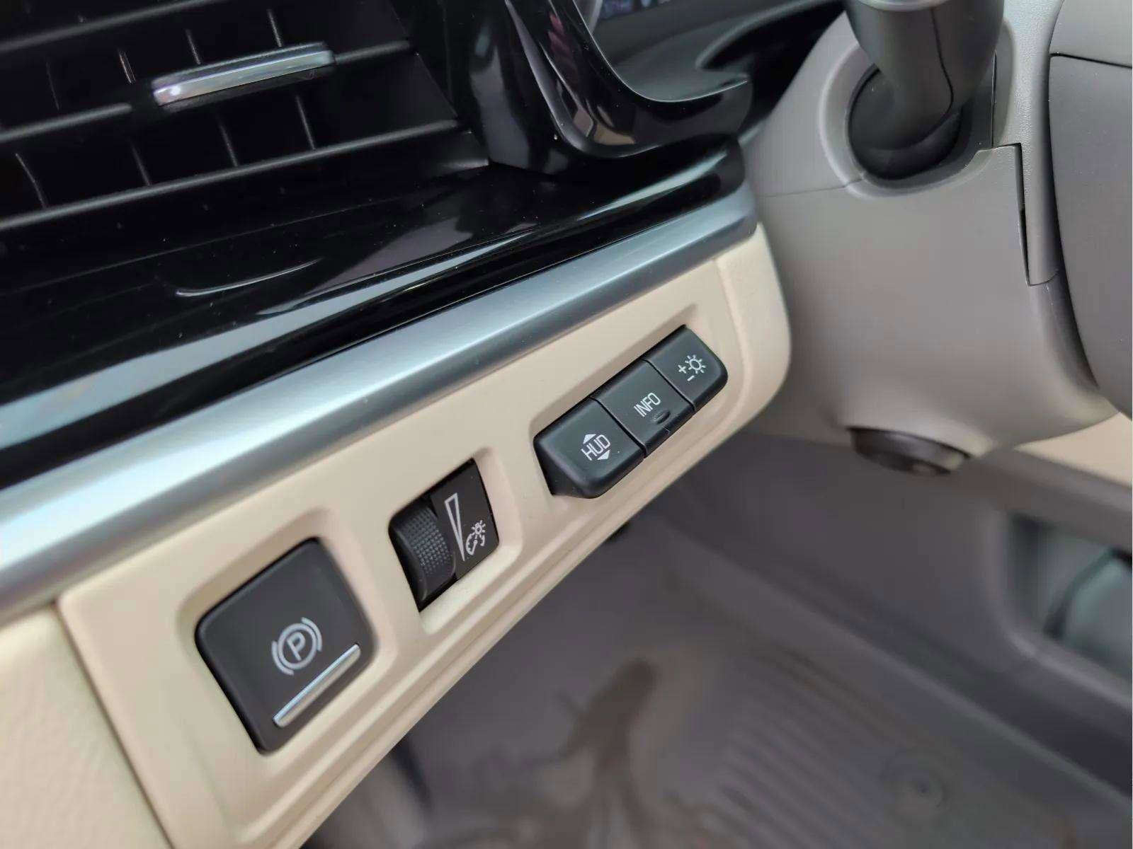 Used 2024 Cadillac XT6 Premium Luxury w/ Technology Package image 11