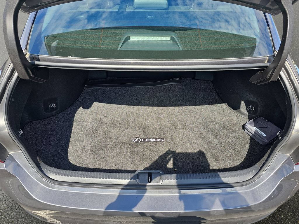 Certified 2022 Lexus ES 300h w/ Premium Package FWD image 11