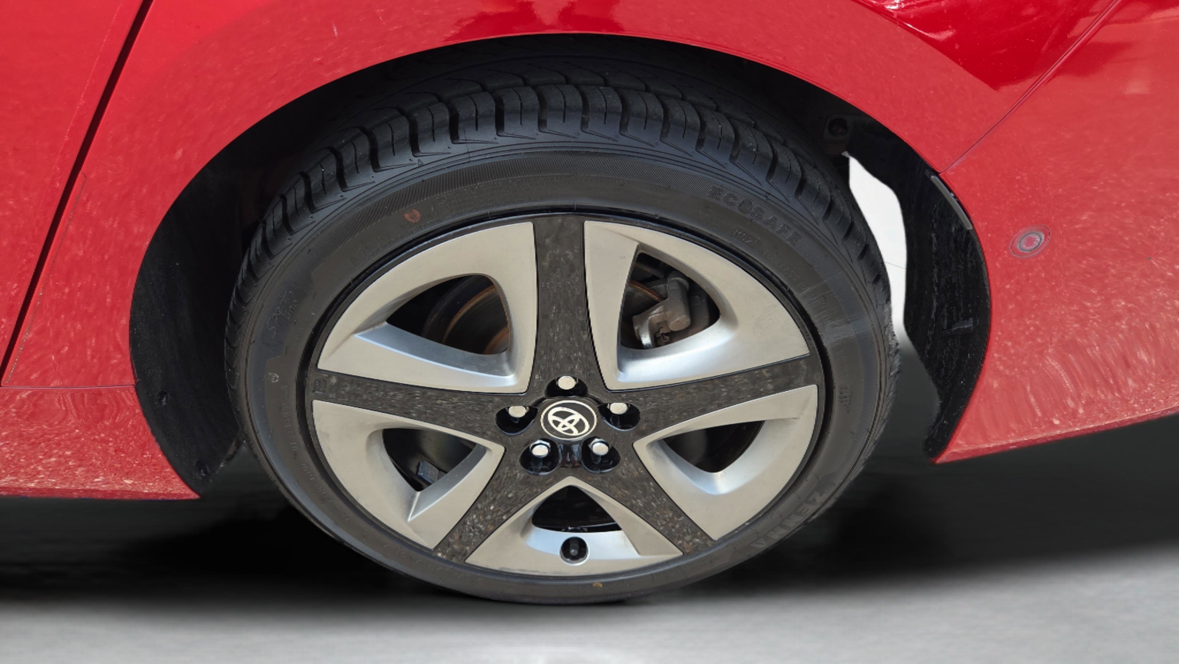 Used 2022 Toyota Prius XLE FWD image 33