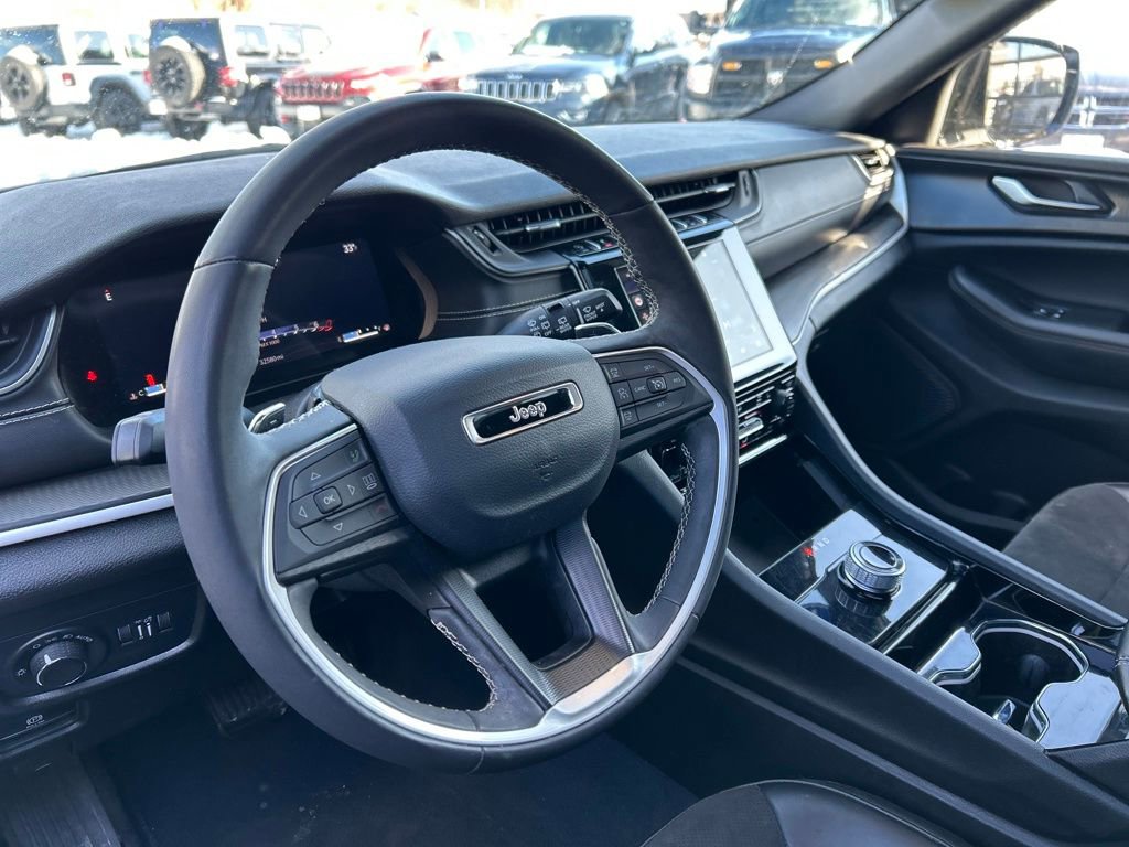Used 2023 Jeep Grand Cherokee L Laredo image 35