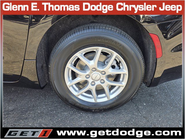 New 2027 Chrysler Pacifica Select FWD image 7