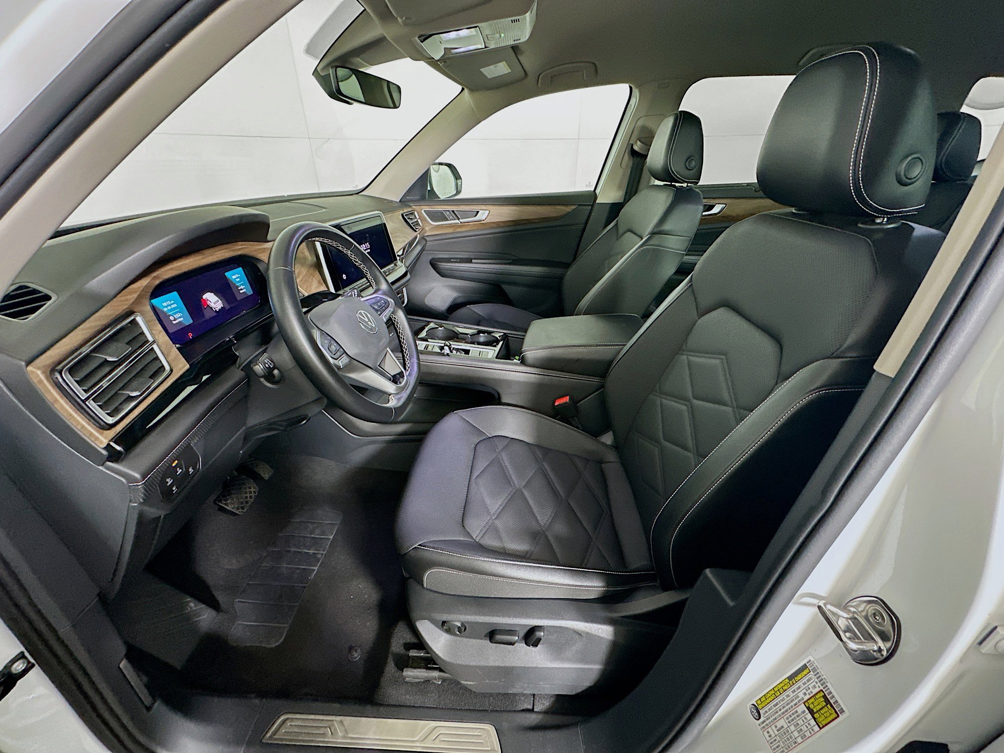 Used 2025 Volkswagen Atlas SE image 13