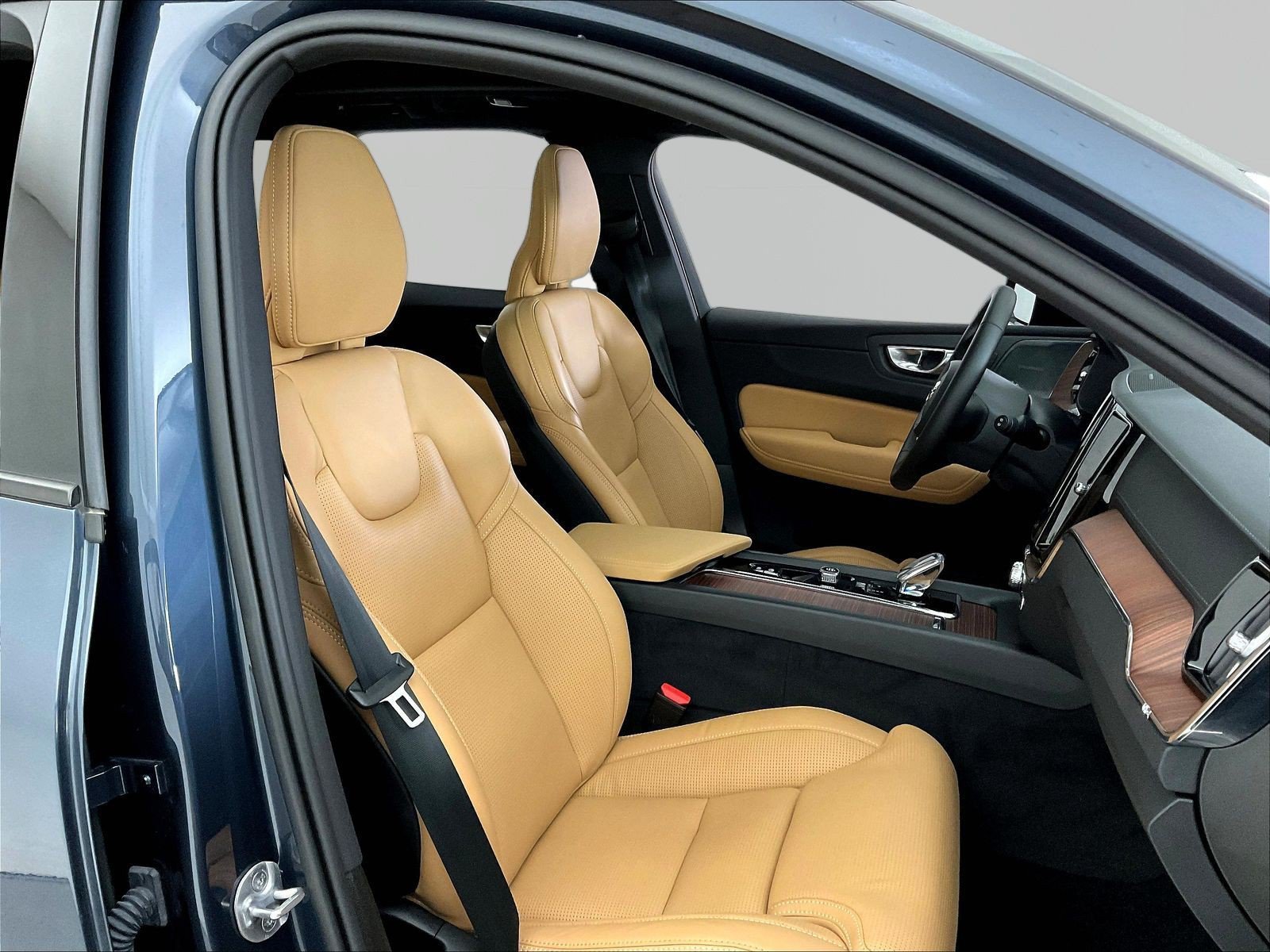 Used 2025 Volvo XC60 T8 Ultra w/ Climate Package AWD/4WD image 29