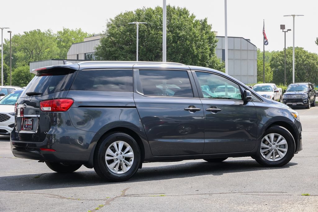 Used 2016 Kia Sedona LX w/ LX Essentials Premium Package FWD image 17