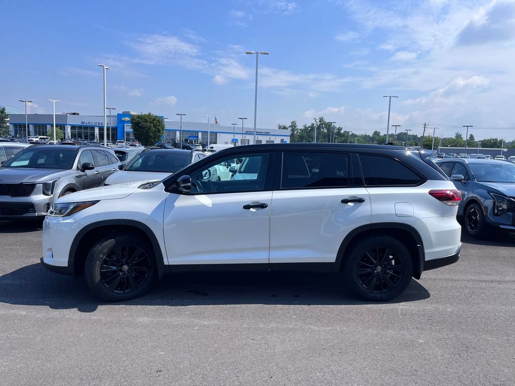 Used 2019 Toyota Highlander SE w/ Nightshade Edition AWD/4WD image 7