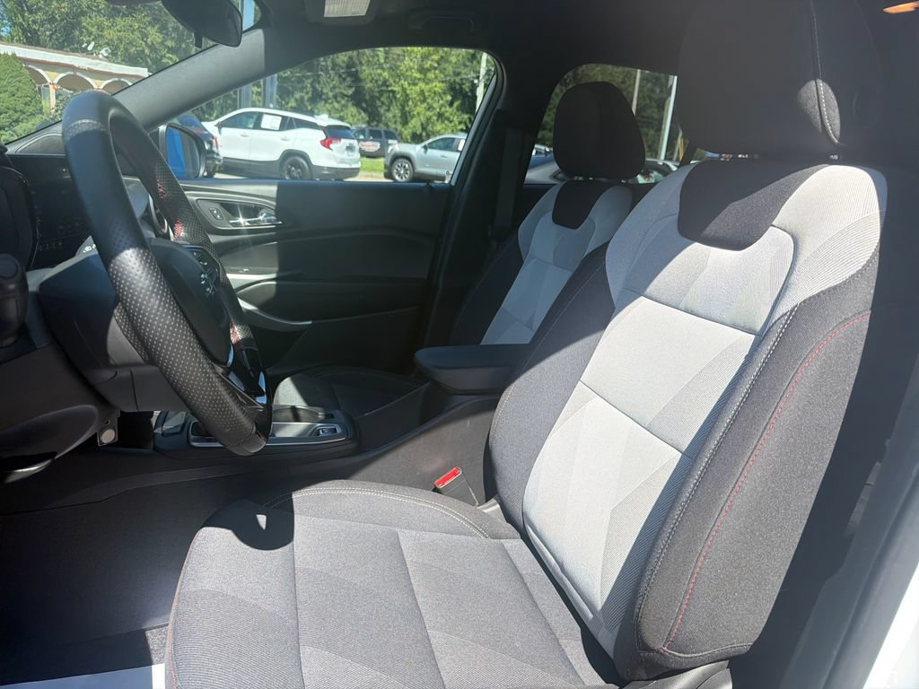 Used 2026 Chevrolet Trax RS w/ Driver Confidence Package FWD image 9