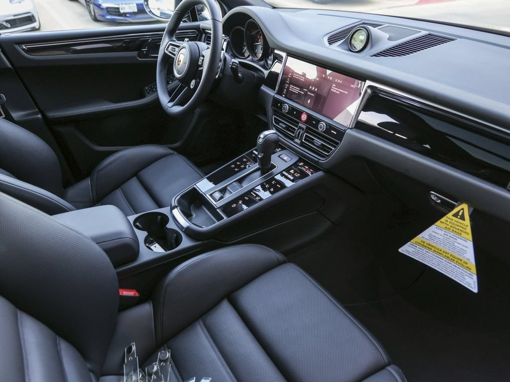 Certified 2026 Porsche Macan AWD/4WD image 37