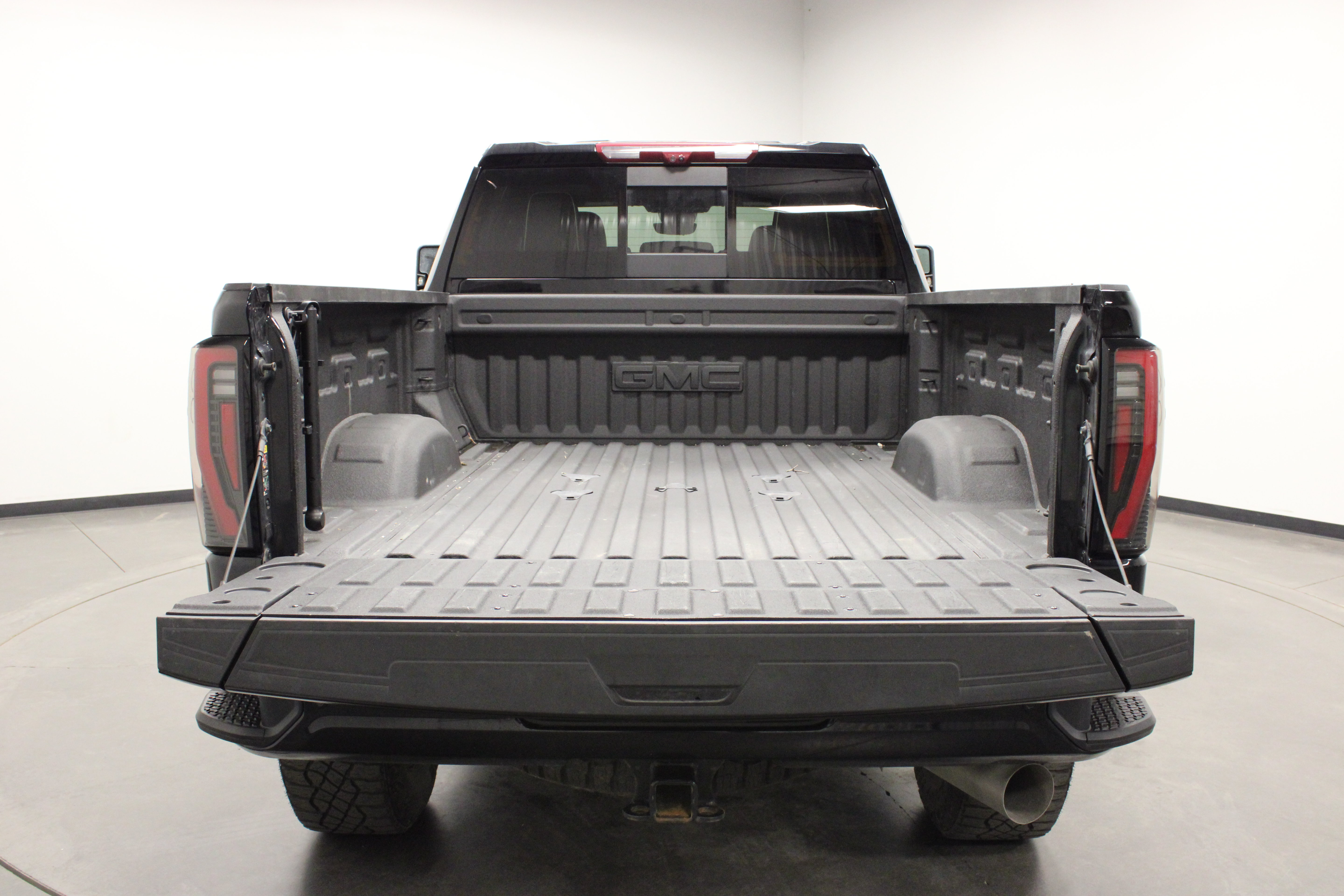 Used 2025 GMC Sierra 2500 AT4X AWD/4WD image 16