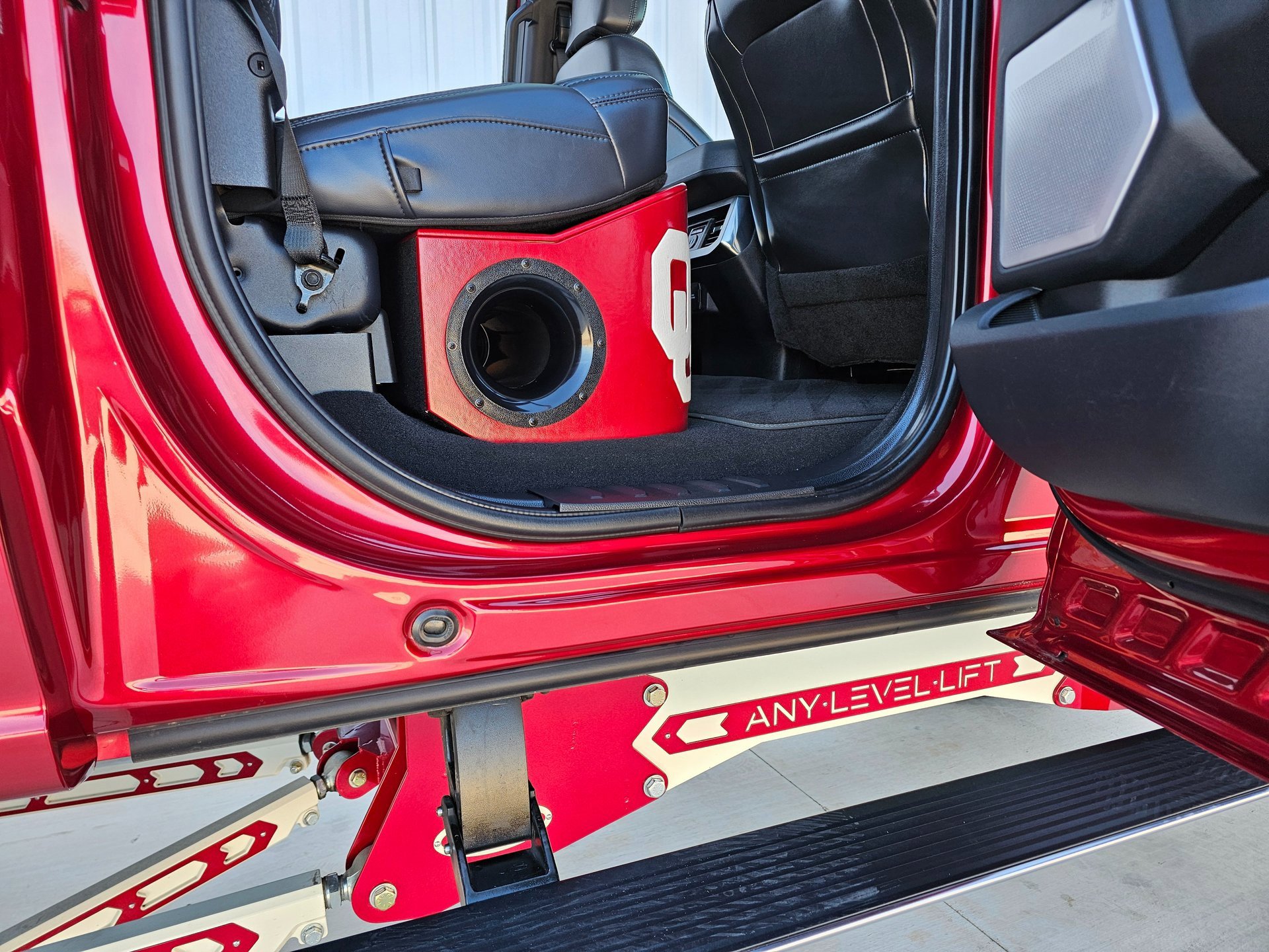 Used 2025 Ford F250 Platinum w/ FX4 Off-Road Package image 57