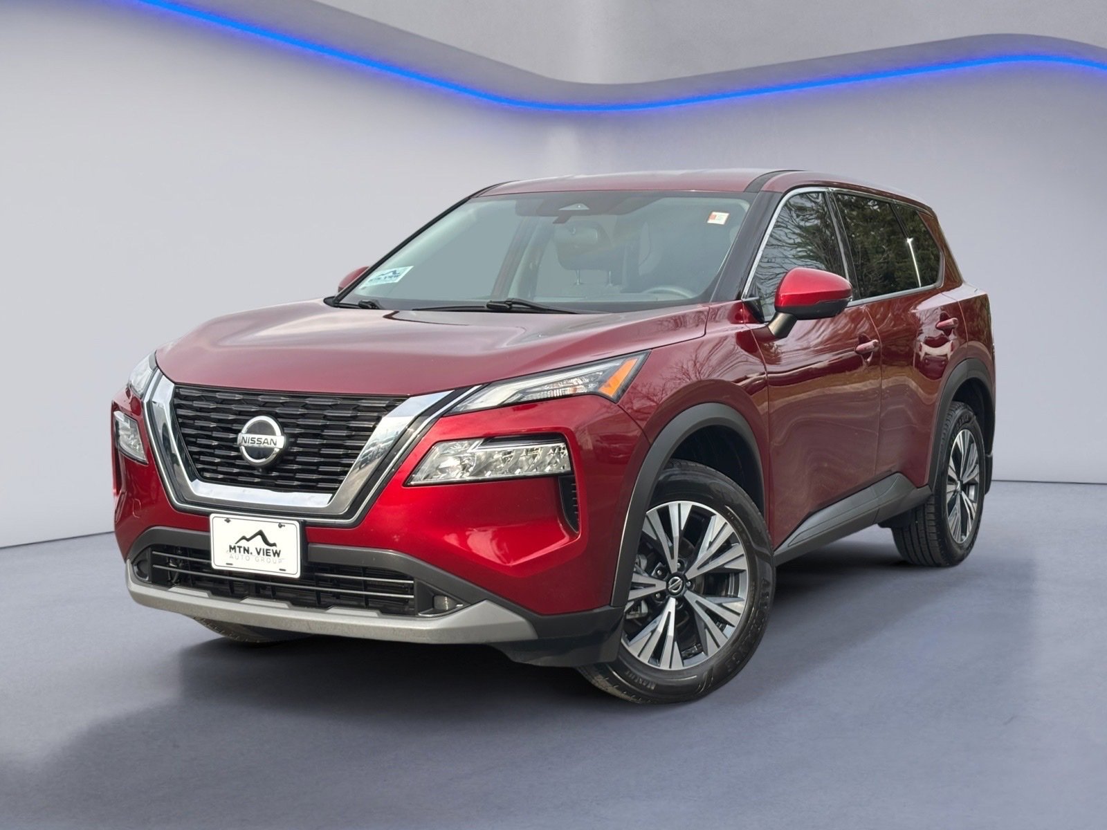 Used 2021 Nissan Rogue SV image 2