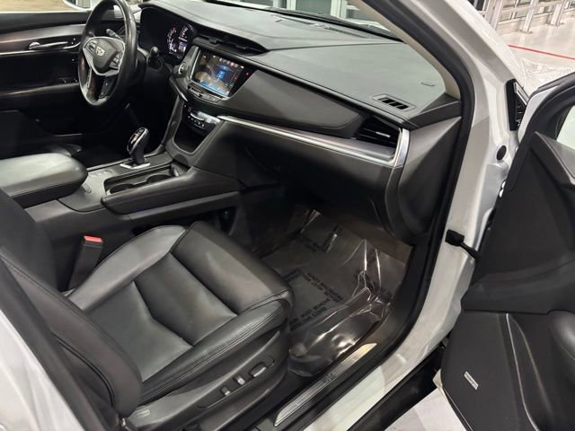 Used 2017 Cadillac XT5 Luxury w/ Driver Awareness Package AWD/4WD image 40