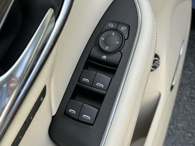 Used 2023 Buick Envision Avenir image 28