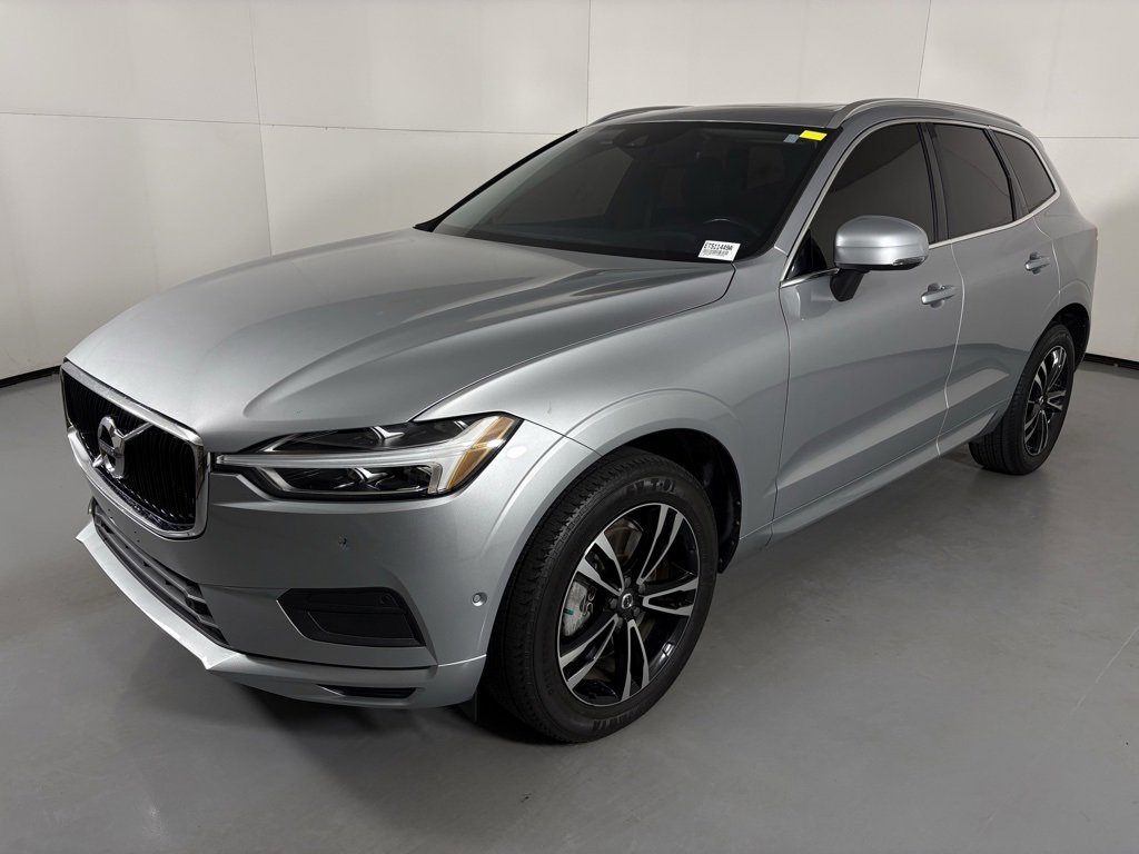 Used 2018 Volvo XC60 T6 Momentum w/ Vision Package image 4