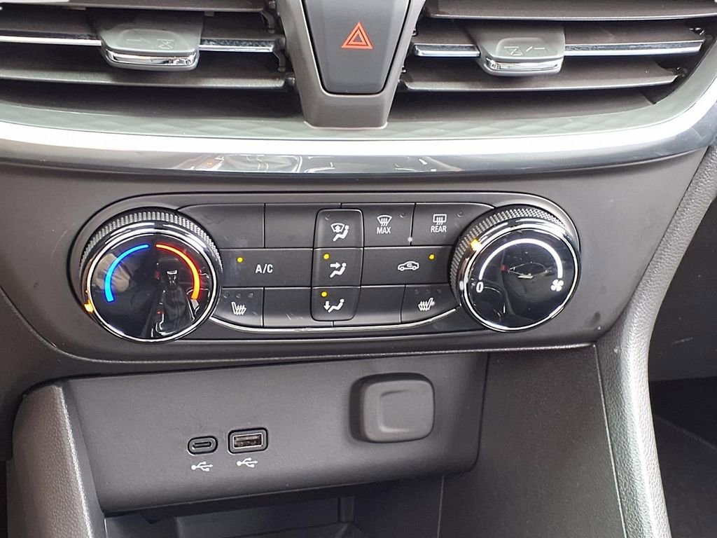 Used 2024 Buick Encore GX Preferred w/ Comfort Package image 11