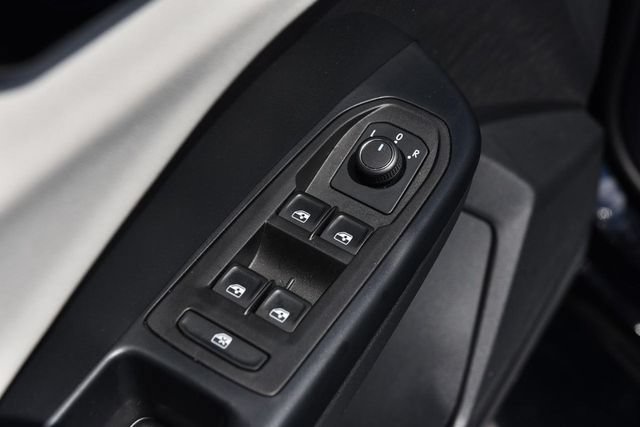 Certified 2025 Volkswagen Taos S FWD image 8
