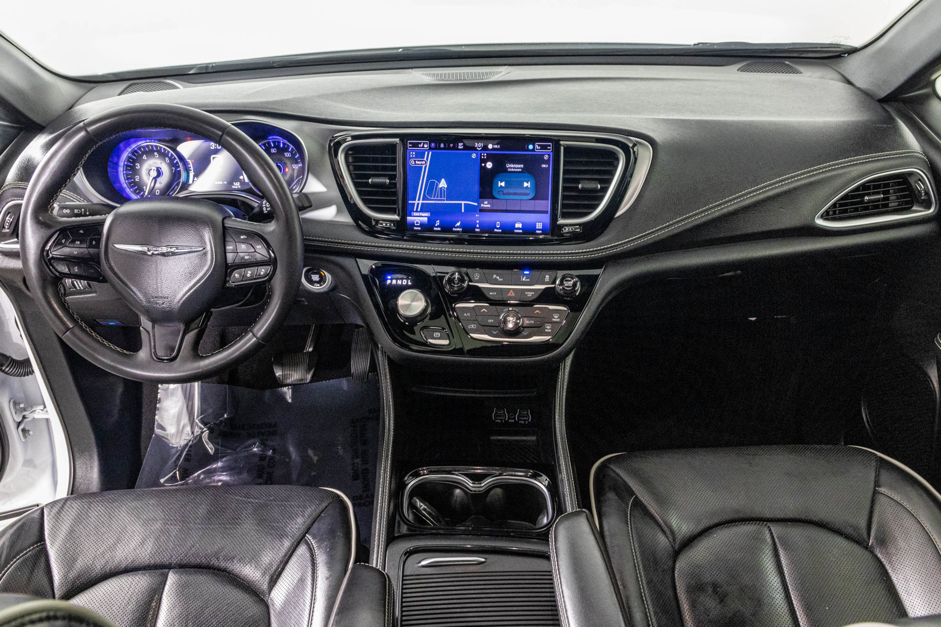 Used 2025 Chrysler Pacifica Limited FWD image 27