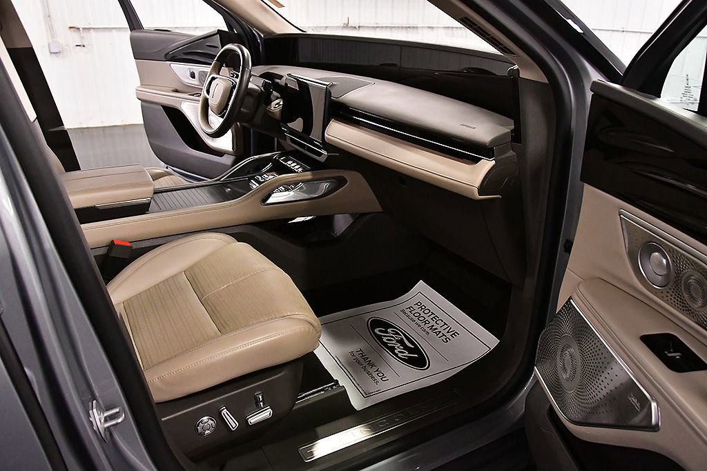 Used 2024 Lincoln Nautilus Reserve w/ Equipment Group 203A AWD/4WD image 27