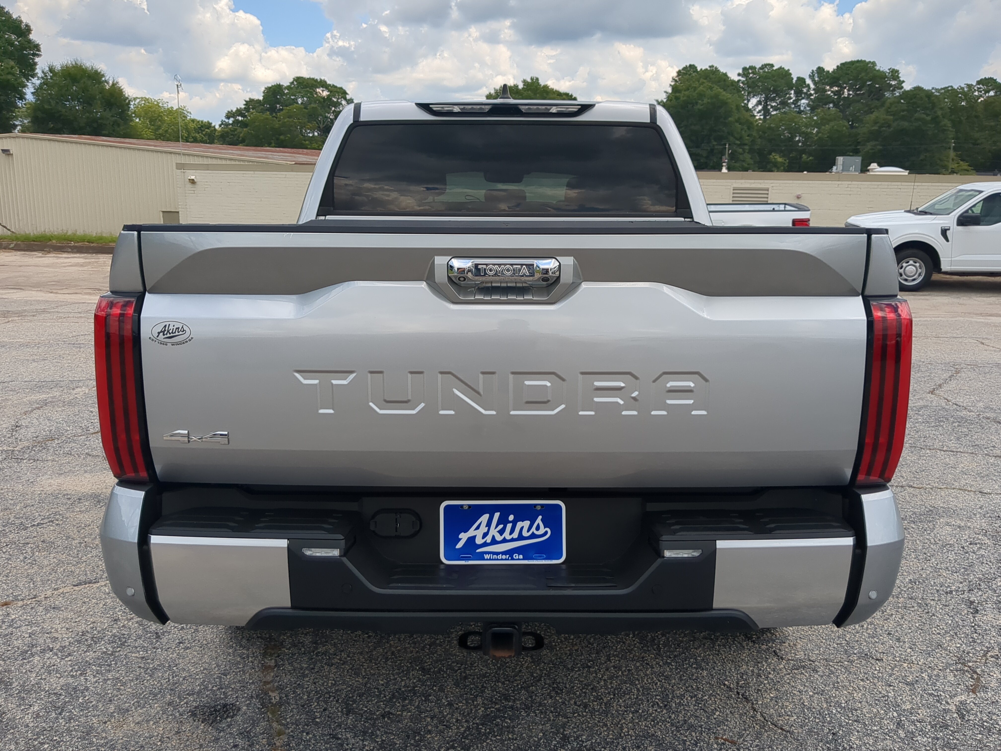 Used 2024 Toyota Tundra Limited w/ Power Package AWD/4WD image 4