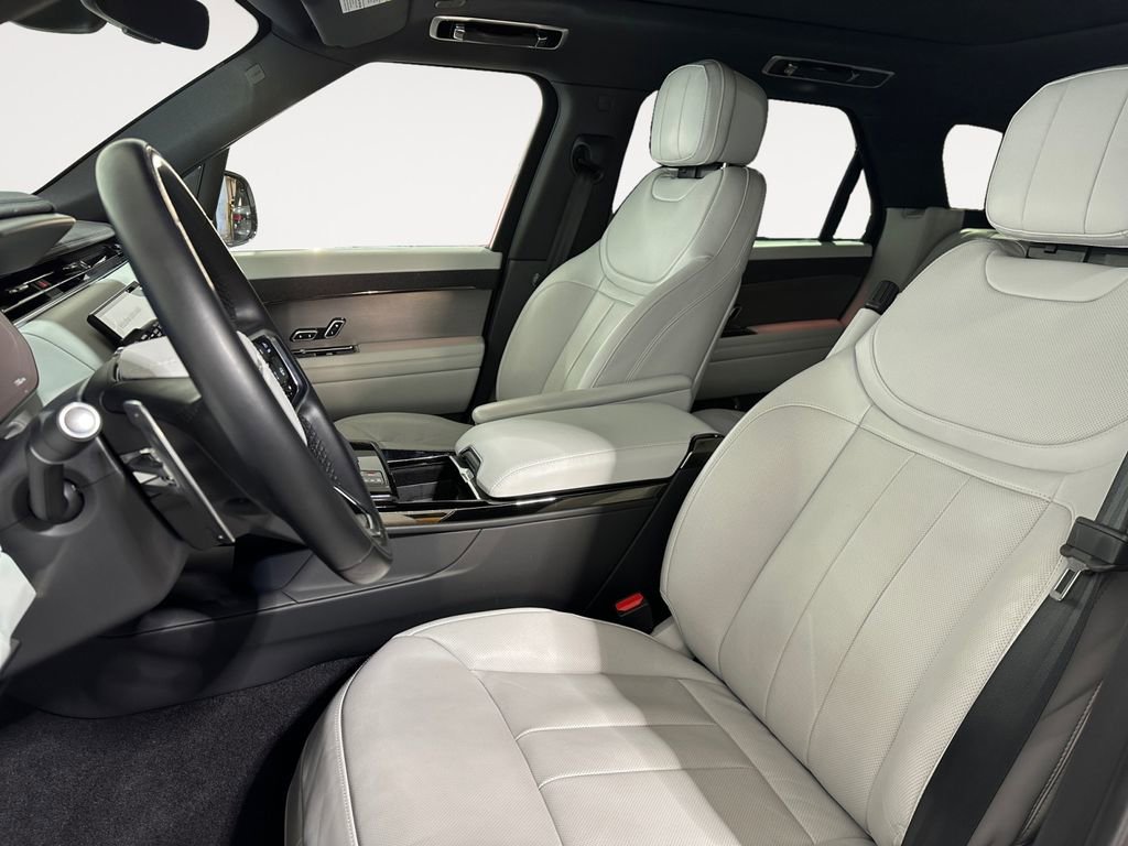 Used 2024 Land Rover Range Rover Sport SE AWD/4WD image 9