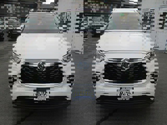 Used 2021 Toyota Highlander XLE image 2